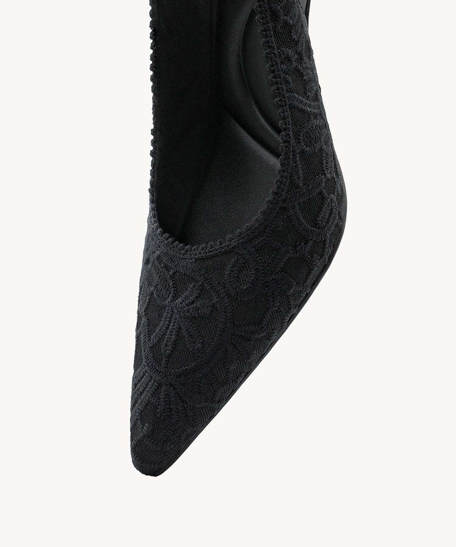 #color_Embroidery Black
