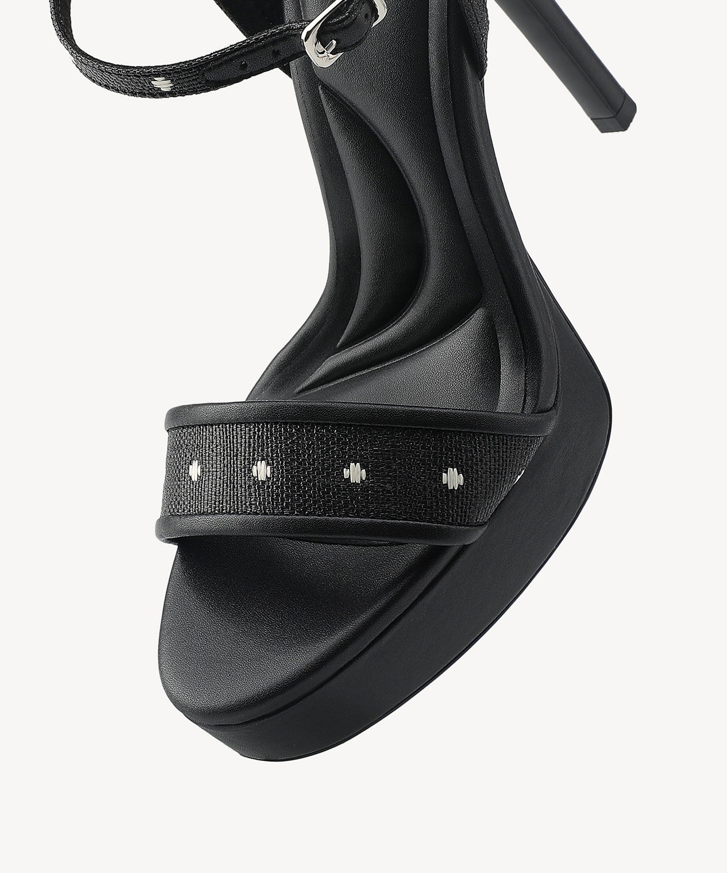 #color_polka black
